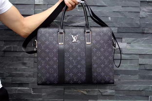 廣州二手服裝鞋帽箱包市場(chǎng) 巴寶莉、普拉達(dá)、LV等奢侈品牌貨源直供解析